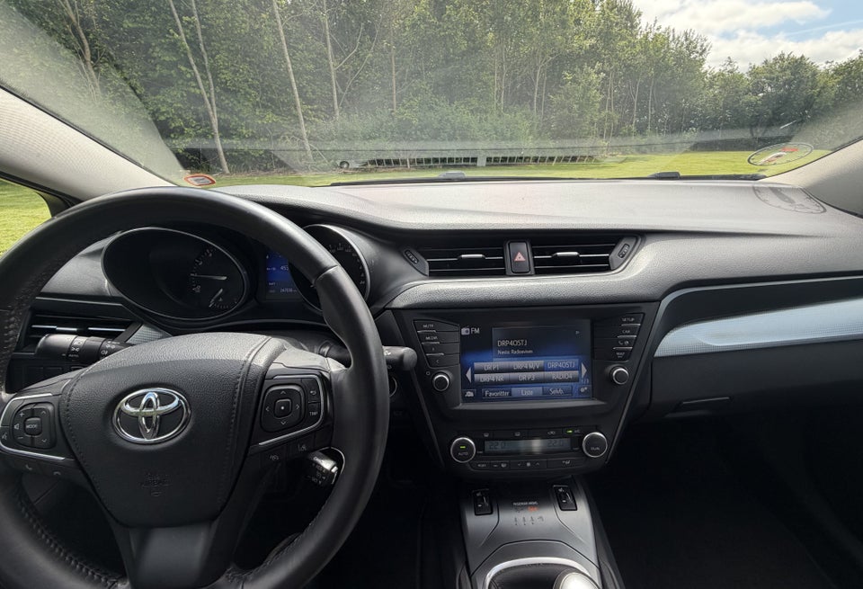 Toyota Avensis 1,8 VVT-i T2 Premium Touring Sports 5d