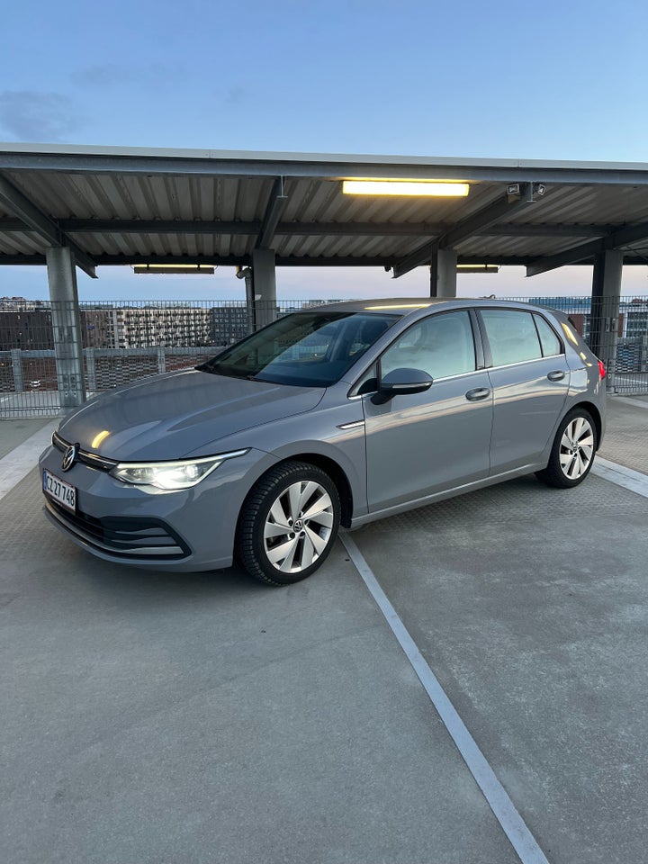 VW Golf VIII 1,5 eTSi 150 1st Edition DSG 5d