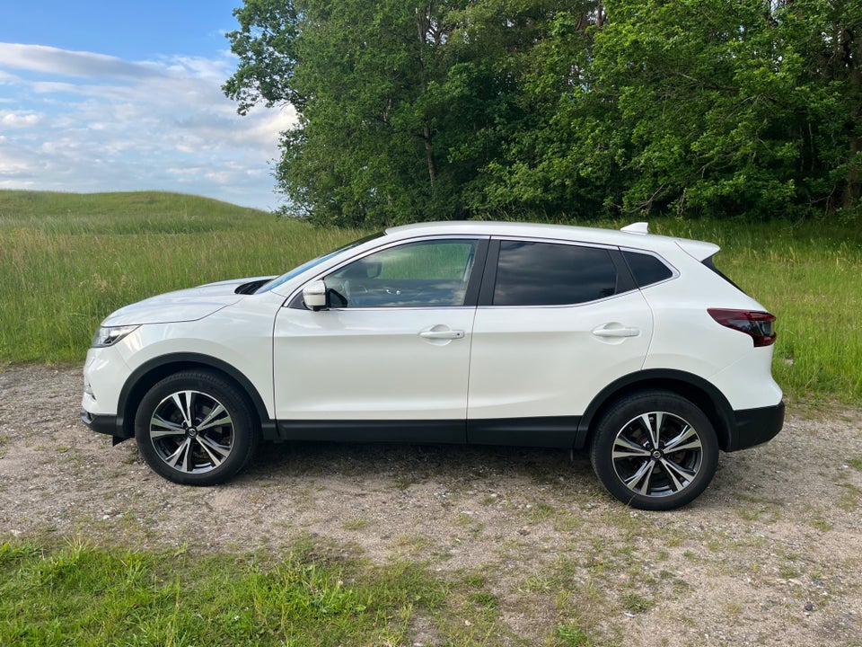 Nissan Qashqai 1,3 Dig-T 140 N-Connecta 5d