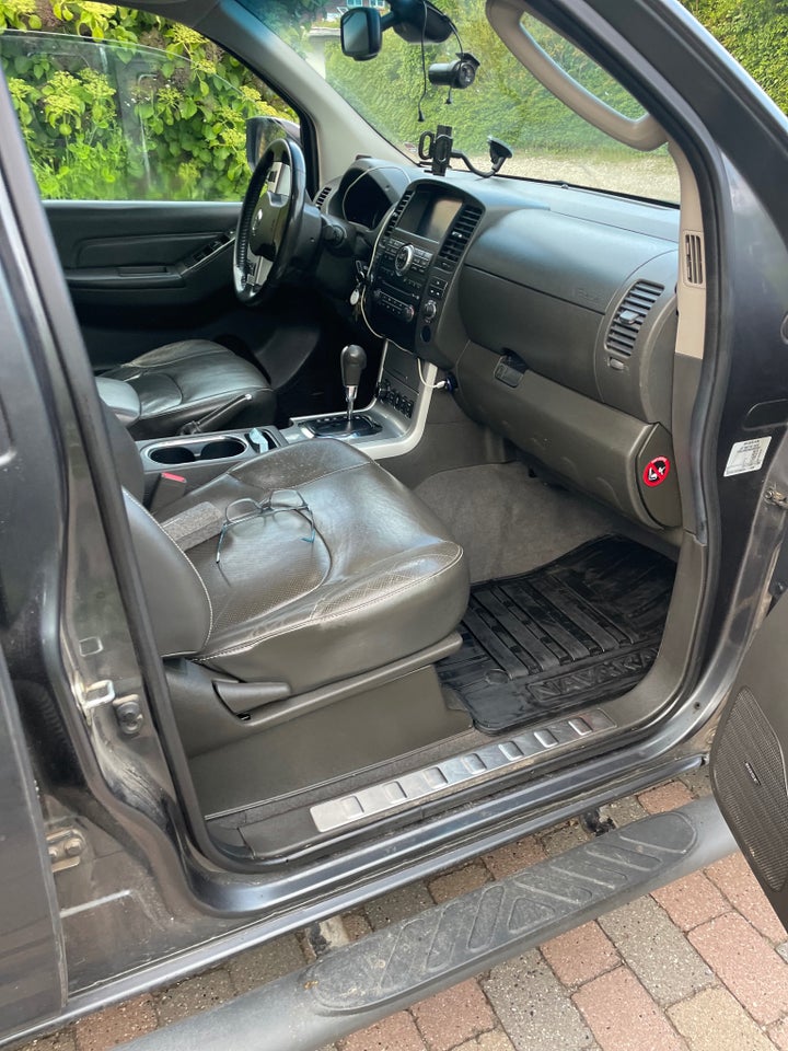 Nissan Navara 3,0 dCi 231 Db.Kab LE aut. 4d