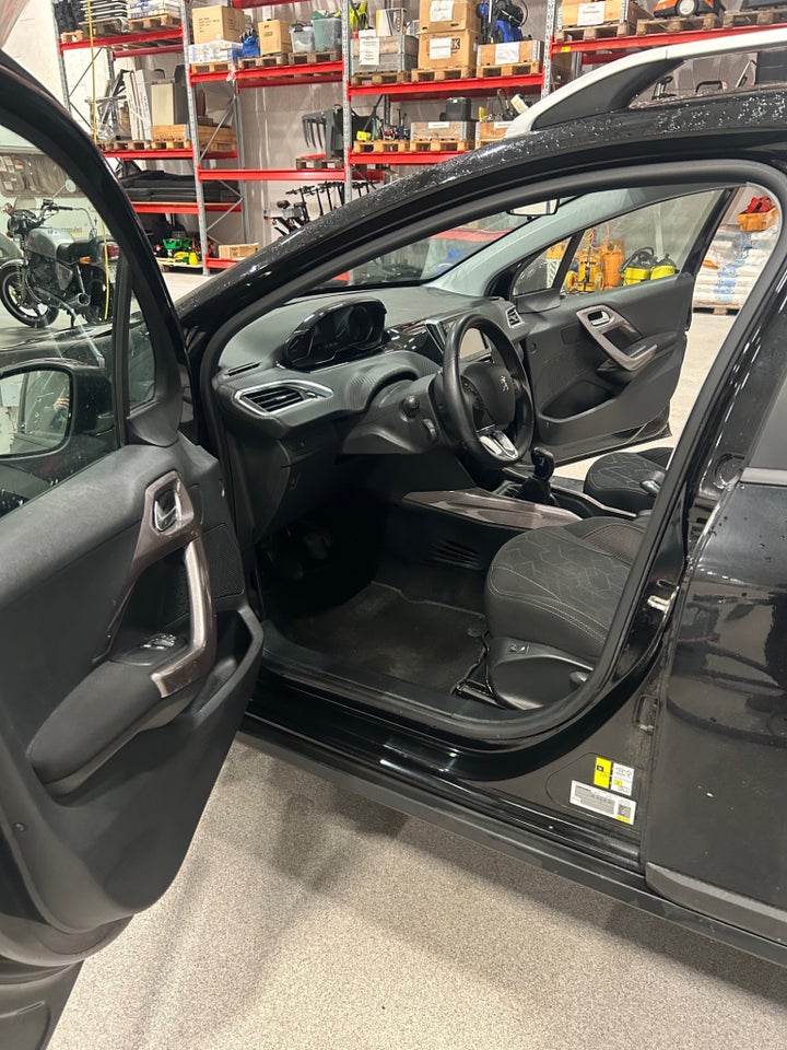 Peugeot 2008 1,2 VTi 82 Active Sky 5d