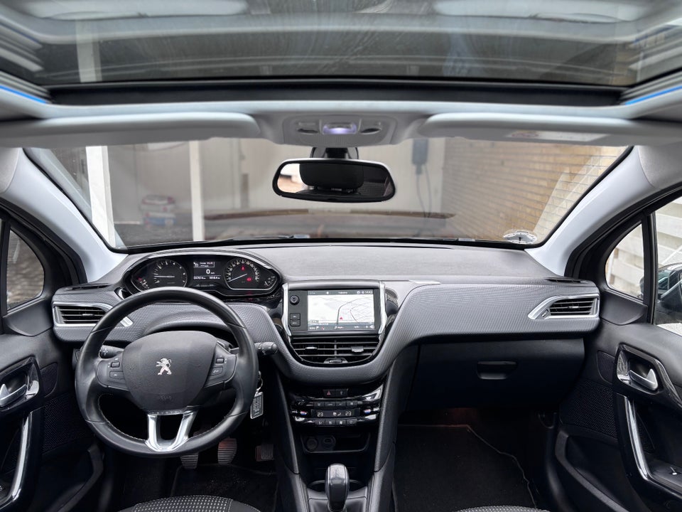 Peugeot 208 1,2 PureTech 82 Selection Sky 5d