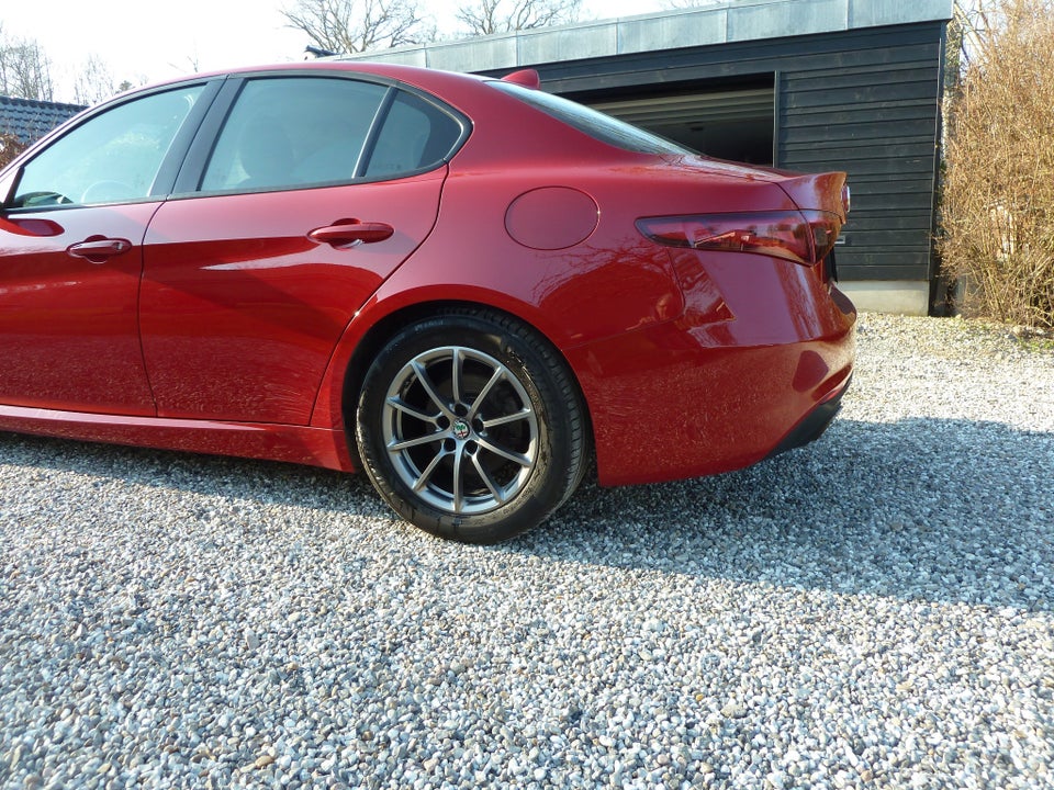 Alfa Romeo Giulia 2,0 T 200 Super aut. 4d