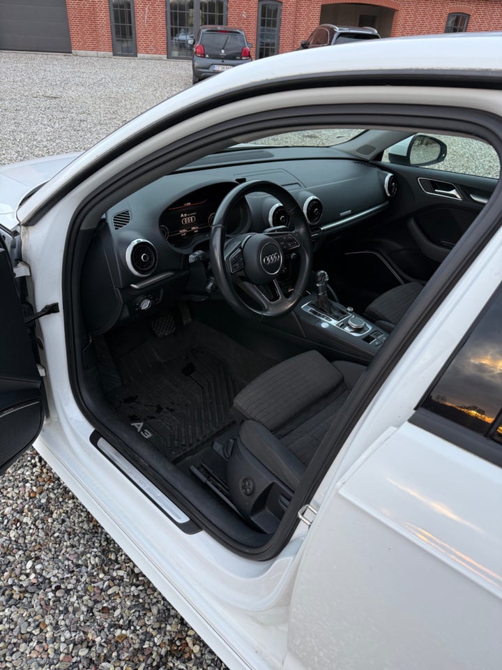 Audi A3 1,4 e-tron S-line Sportback S-tr. 5d