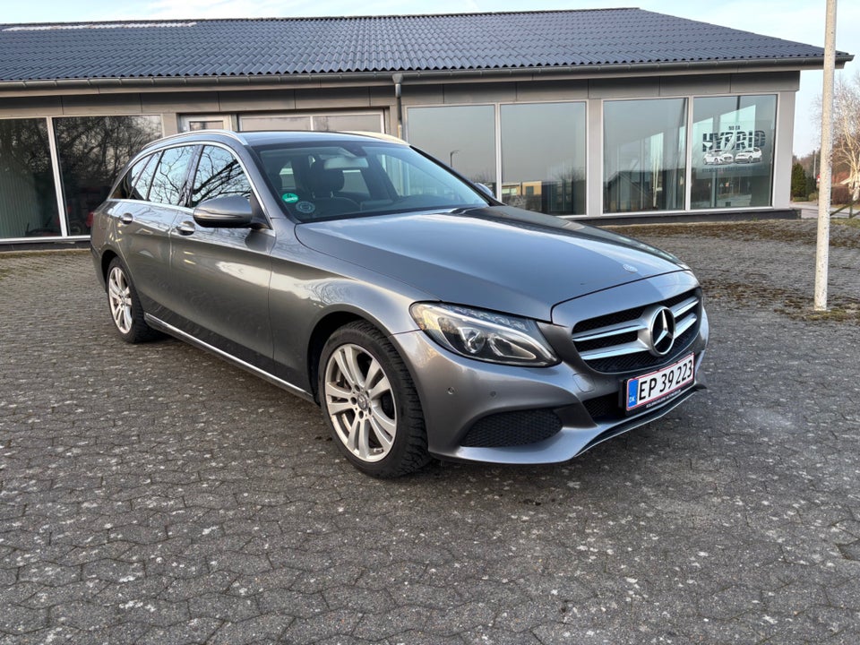Mercedes C220 d 2,2 Avantgarde stc. 5d