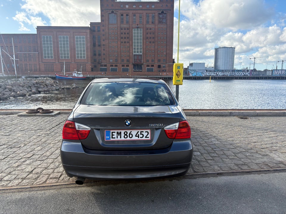 BMW 320i 2,0 aut. 4d