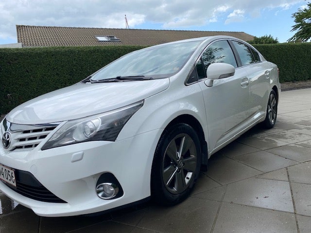 Toyota Avensis 2,0 D-4D T2 Premium 4d