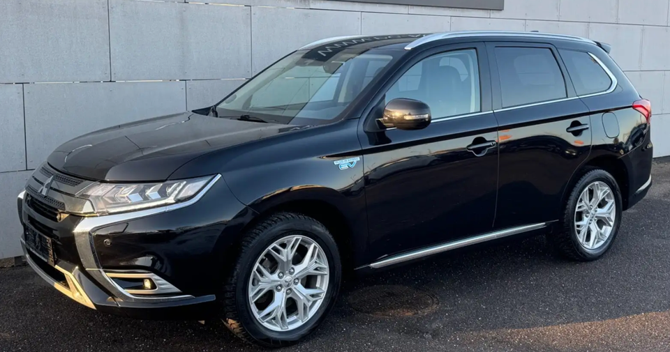 Mitsubishi Outlander 2,4 PHEV Limited CVT 4WD 5d