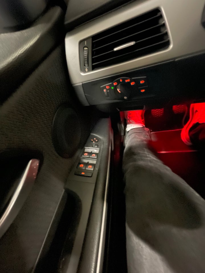 BMW 320i 2,0  4d