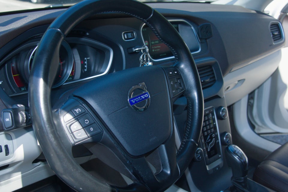 Volvo V40 1,6 D2 115 R-Design 5d