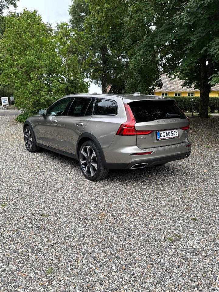 Volvo V60 CC 2,0 B4 197 aut. AWD 5d