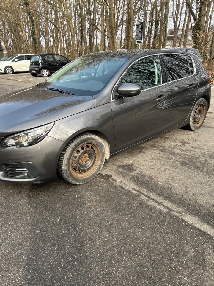 Peugeot 308 1,5 BlueHDi 130 Selection Sky 5d