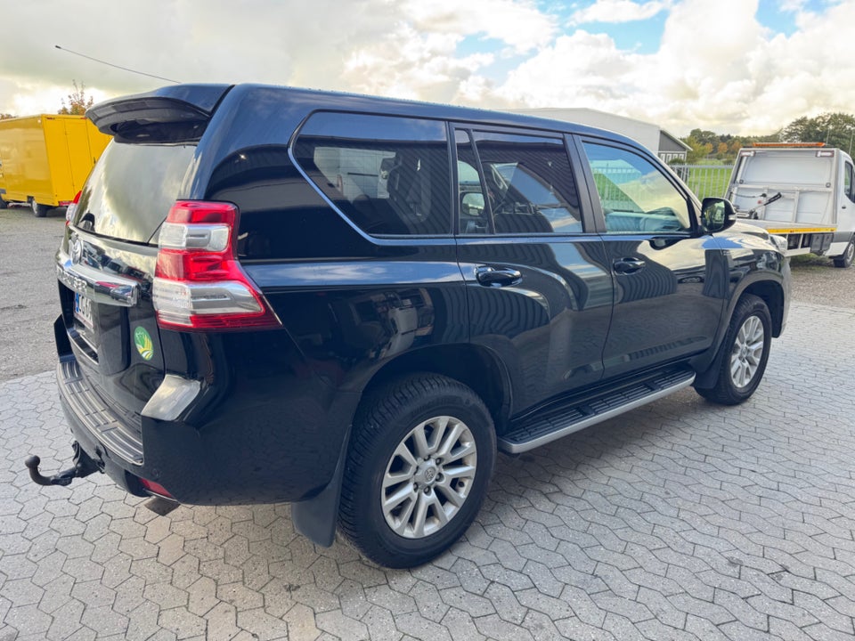Toyota Land Cruiser 2,8 D-4D T2 aut. 5d