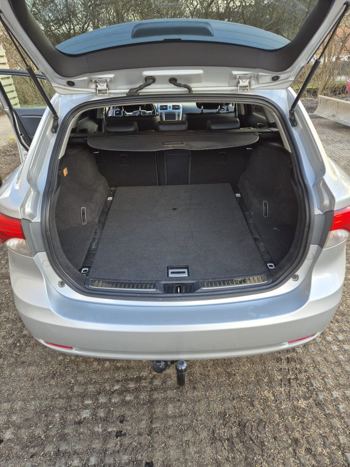 Toyota Avensis 2,0 D-4D T2 Premium stc. 5d