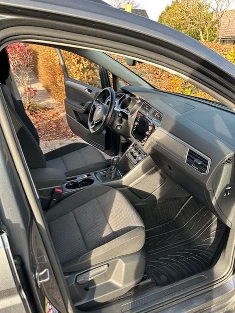 VW Touran 1,6 TDi 115 Comfortline Connect DSG 7prs 5d
