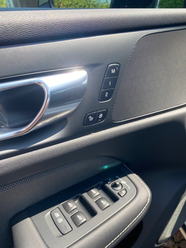 Volvo V60 2,0 T8 ReCharge R-Design aut. AWD 5d