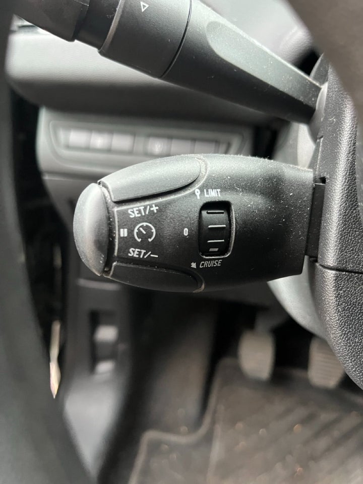 Peugeot 208 1,0 VTi Access 5d