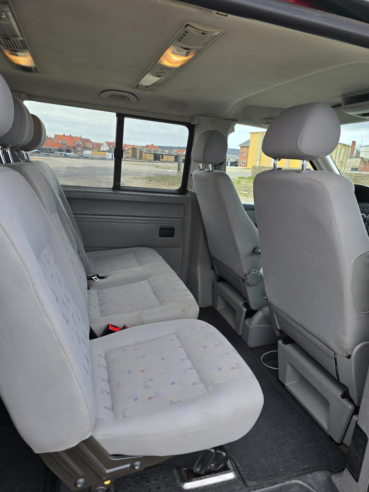 VW Transporter 2,5 TDi 130 Comfortline 5d