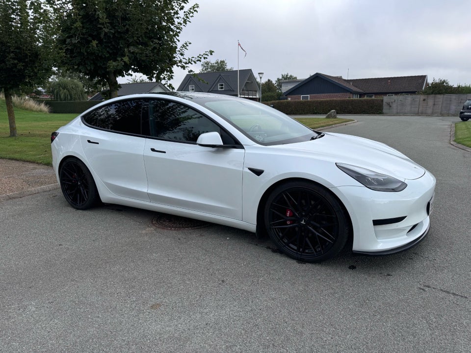 Tesla Model 3 Standard Range+ RWD 4d