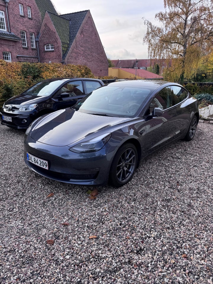 Tesla Model 3 Long Range AWD 4d