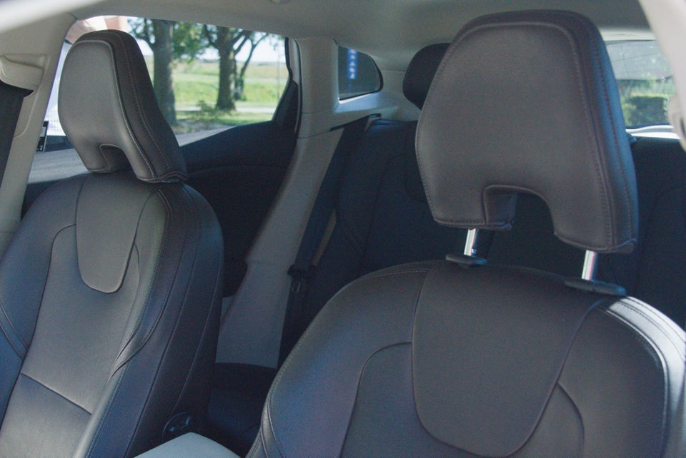 Volvo V40 1,6 D2 115 R-Design 5d