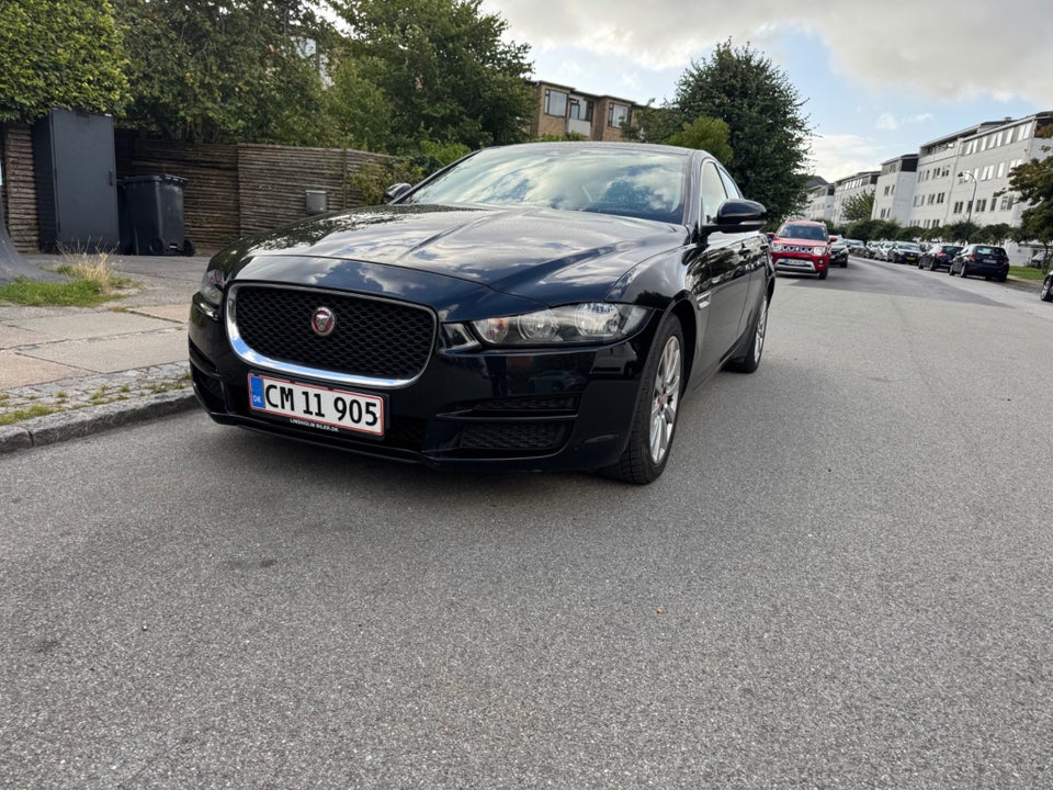 Jaguar XE 2,0 D180 Prestige aut. 4d