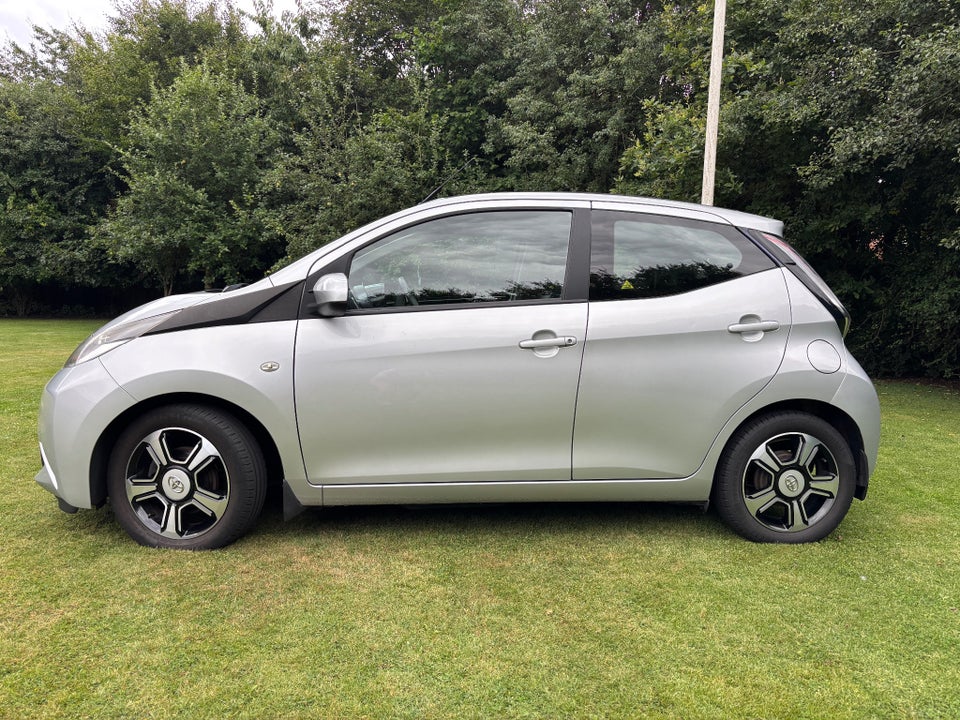 Toyota Aygo 1,0 VVT-i x-wave Sky 5d