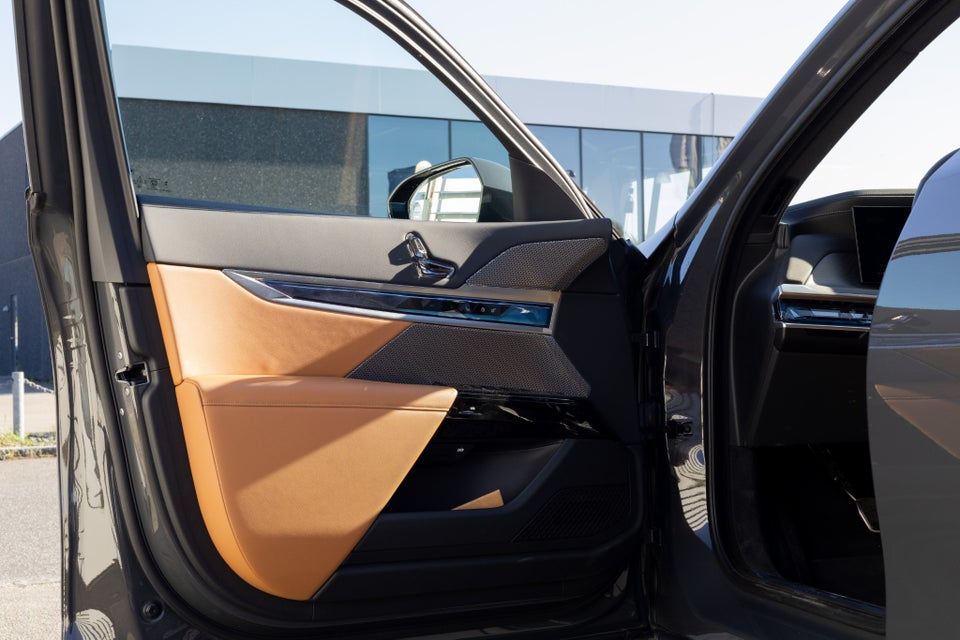 BMW i7 eDrive50 M-Sport 4d