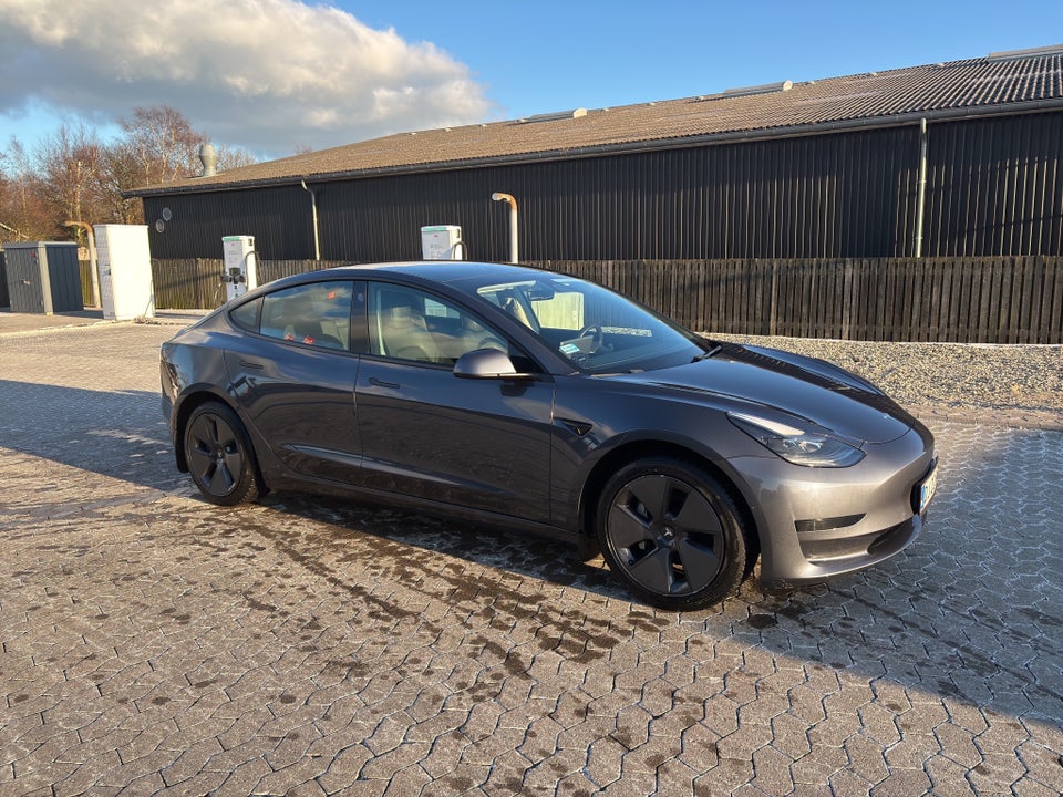 Tesla Model 3 Standard Range+ RWD 4d