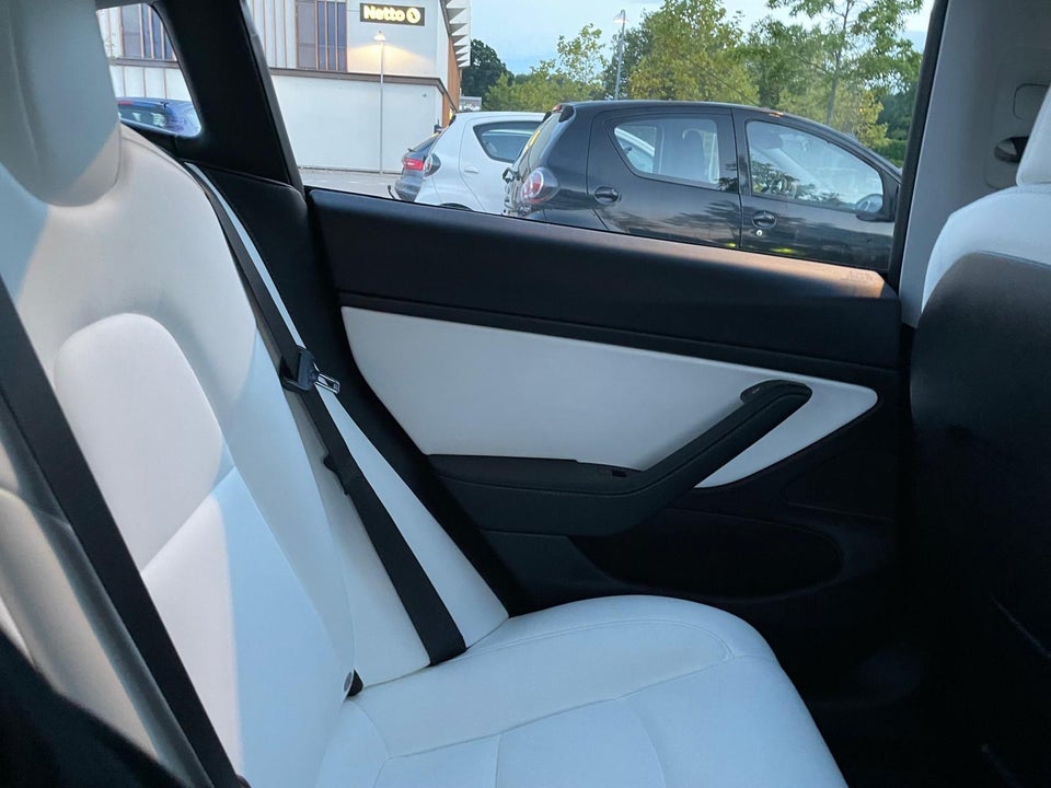 Tesla Model 3 Long Range AWD 4d