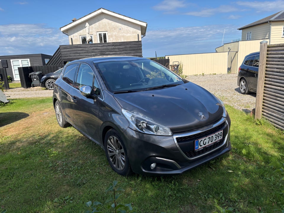 Peugeot 208 1,2 PureTech 82 Allure Sky 5d