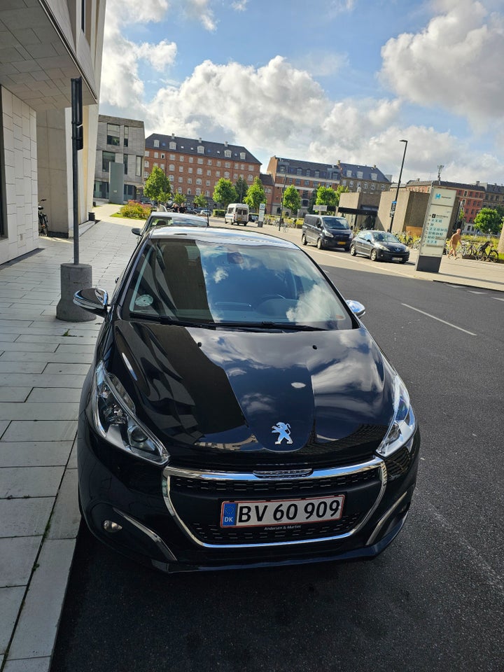 Peugeot 208 1,6 BlueHDi 100 Allure Sky 5d