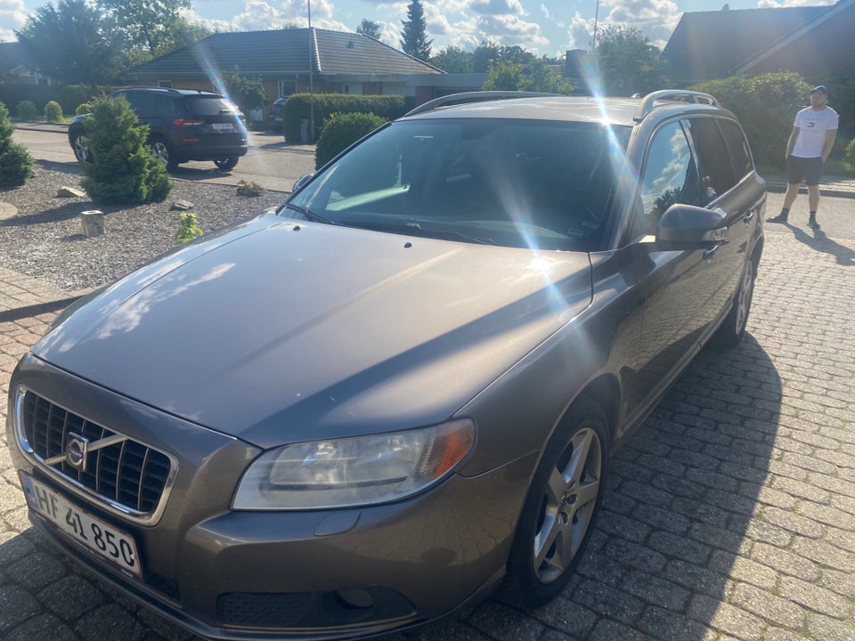 Volvo V70 2,5 T Momentum aut. 5d