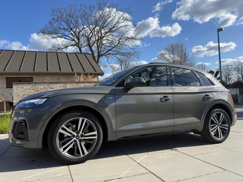 Audi Q5 40 TDi S-line quattro S-tr. 5d
