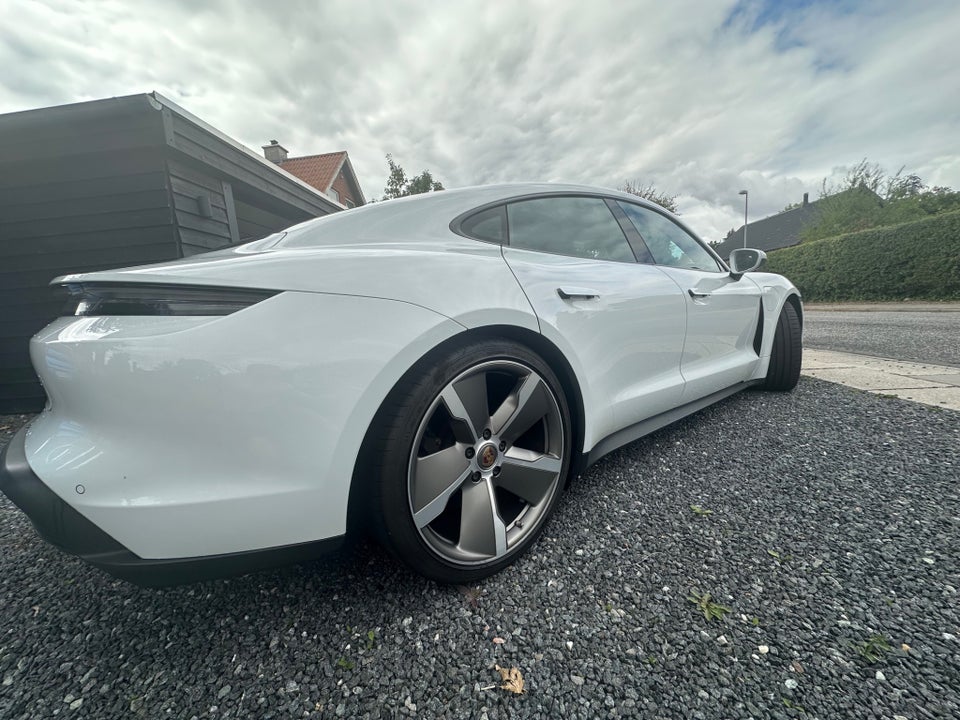 Porsche Taycan 4d
