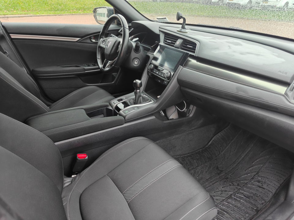 Honda Civic 1,0 VTEC Turbo Elegance 5d