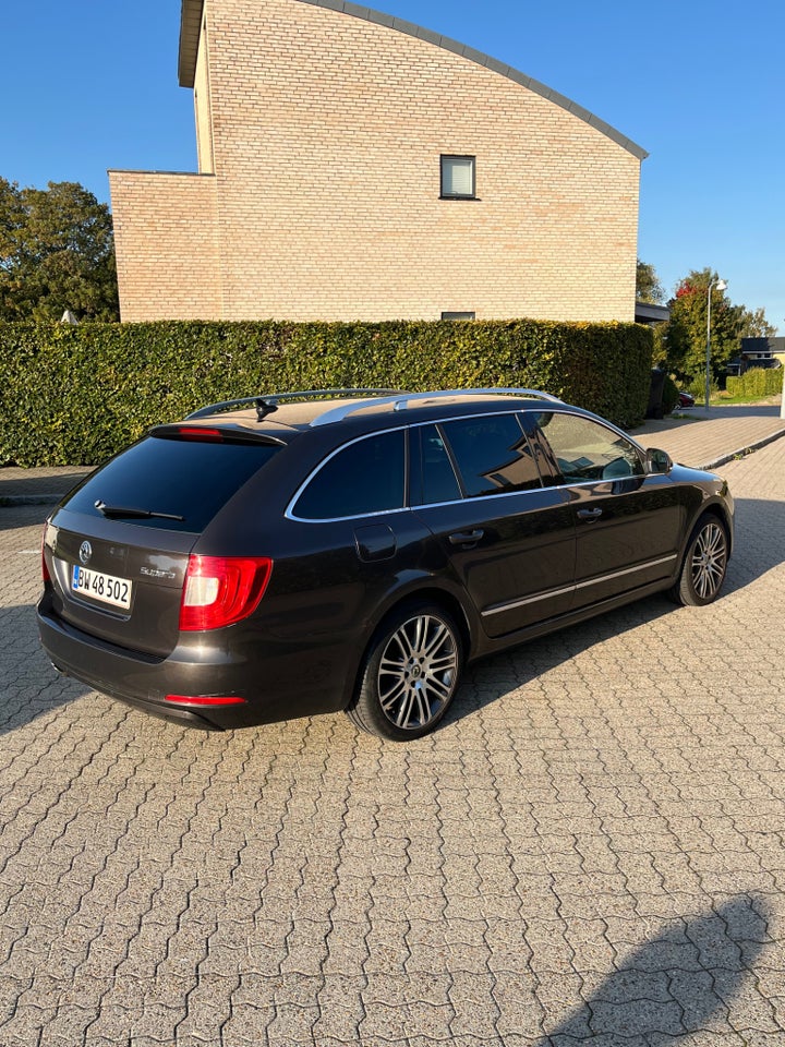 Skoda Superb 1,8 TSi 160 Elegance Combi DSG 5d