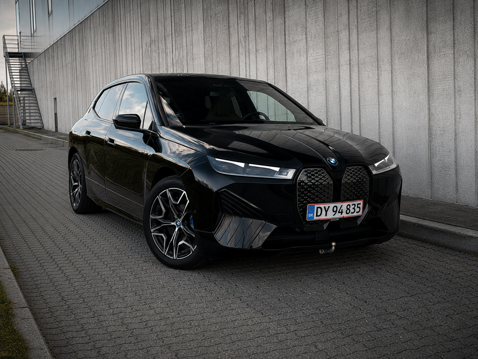 BMW iX xDrive40 Fully Charged Sport 5d