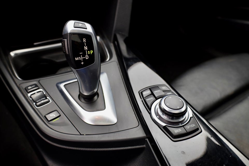 BMW 330d 3,0 Touring Sport Line aut. 5d