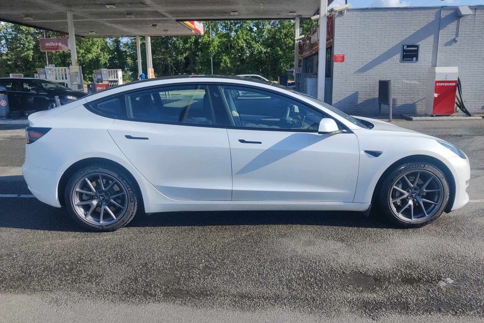 Tesla Model 3 Long Range AWD 4d