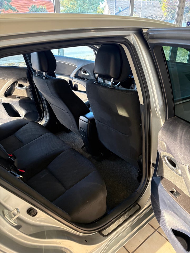 Toyota Avensis 1,8 VVT-i T2 stc. 5d