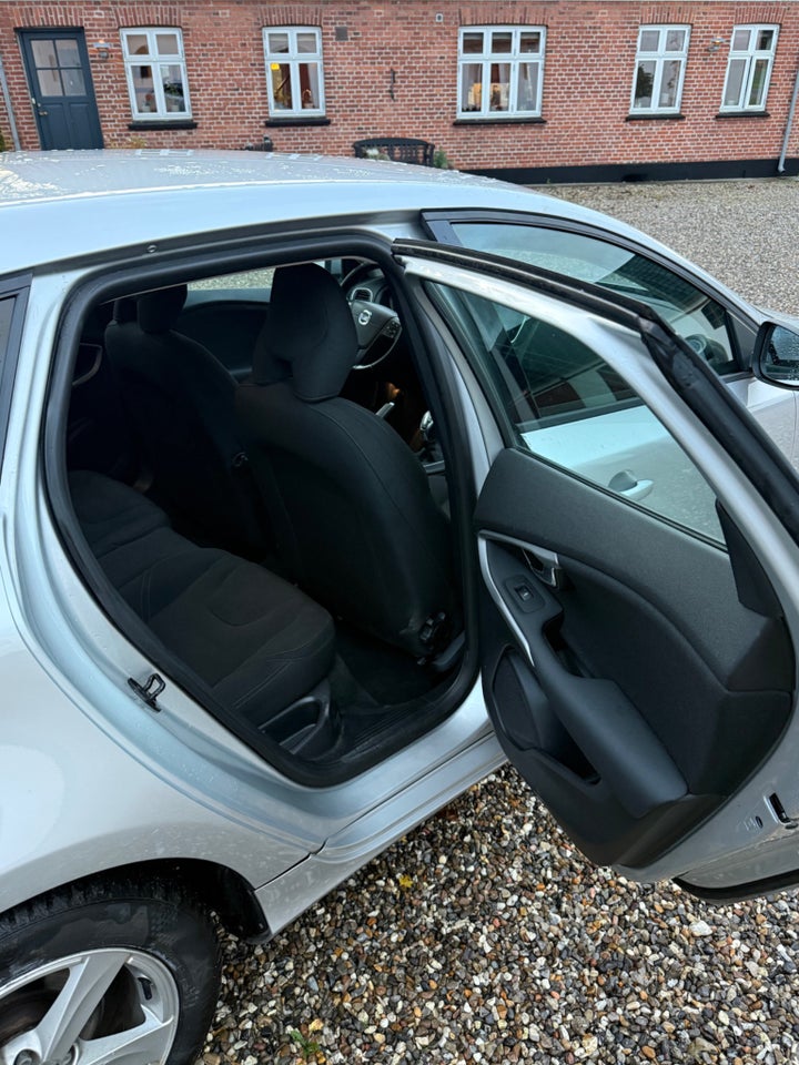 Volvo V40 2,0 D3 150 Momentum 5d