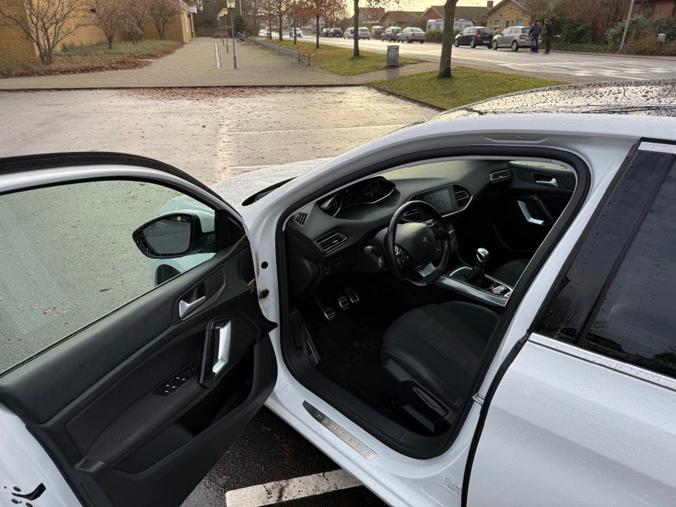 Peugeot 308 1,6 BlueHDi 120 Edition+ 5d