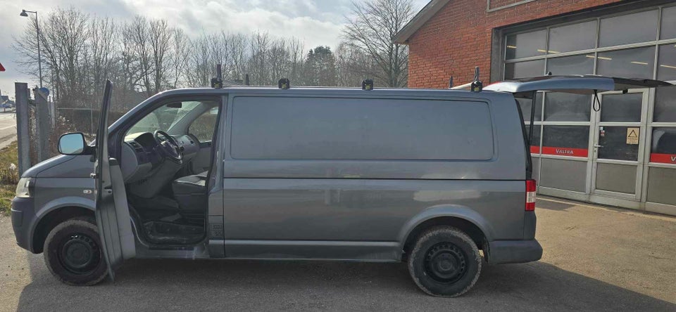 VW Transporter 2,0 TDi 140 Kassevogn lang