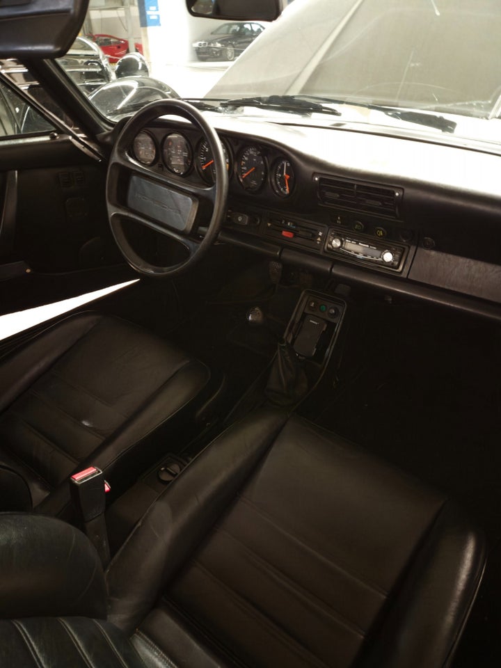 Porsche 911 3,2 Carrera Cabriolet 2d