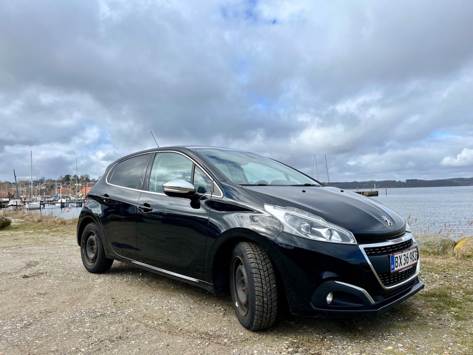 Peugeot 208 1,6 BlueHDi 100 Desire Sky 5d