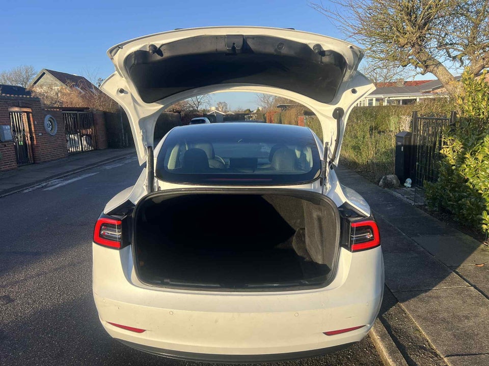 Tesla Model 3 Long Range AWD 4d