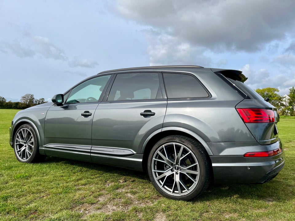 Audi Q7 3,0 TDi 272 S-line quattro Tiptr. 5d