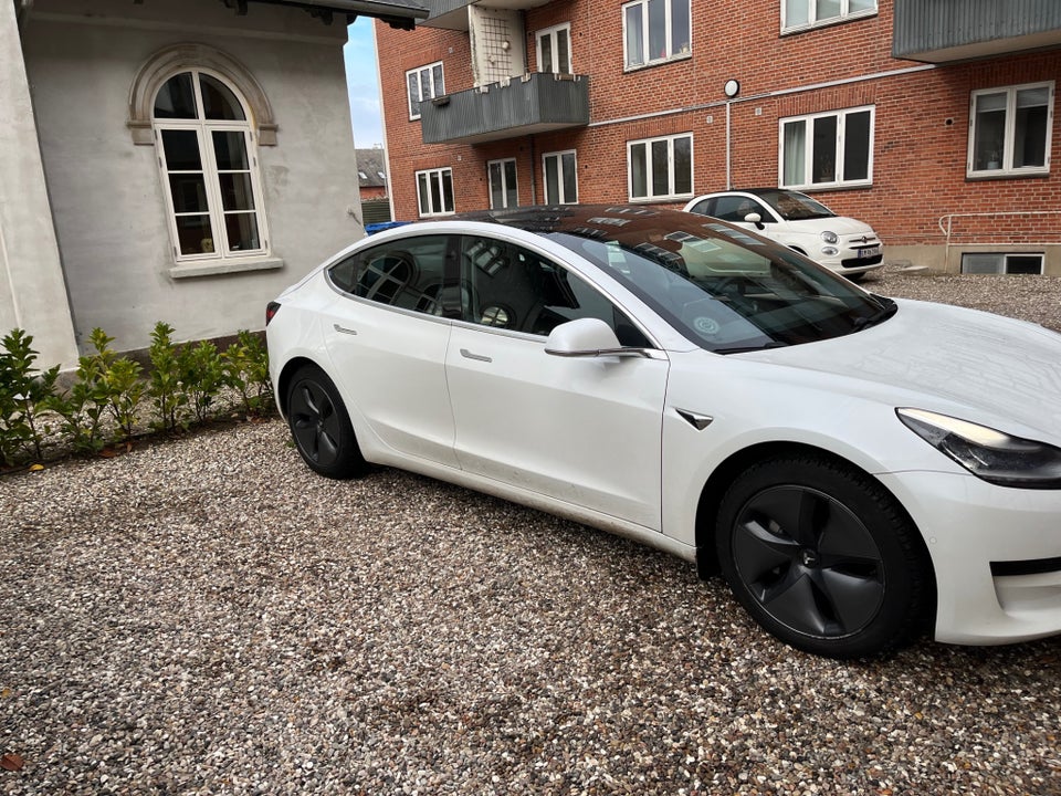 Tesla Model 3 Standard Range+ RWD 4d