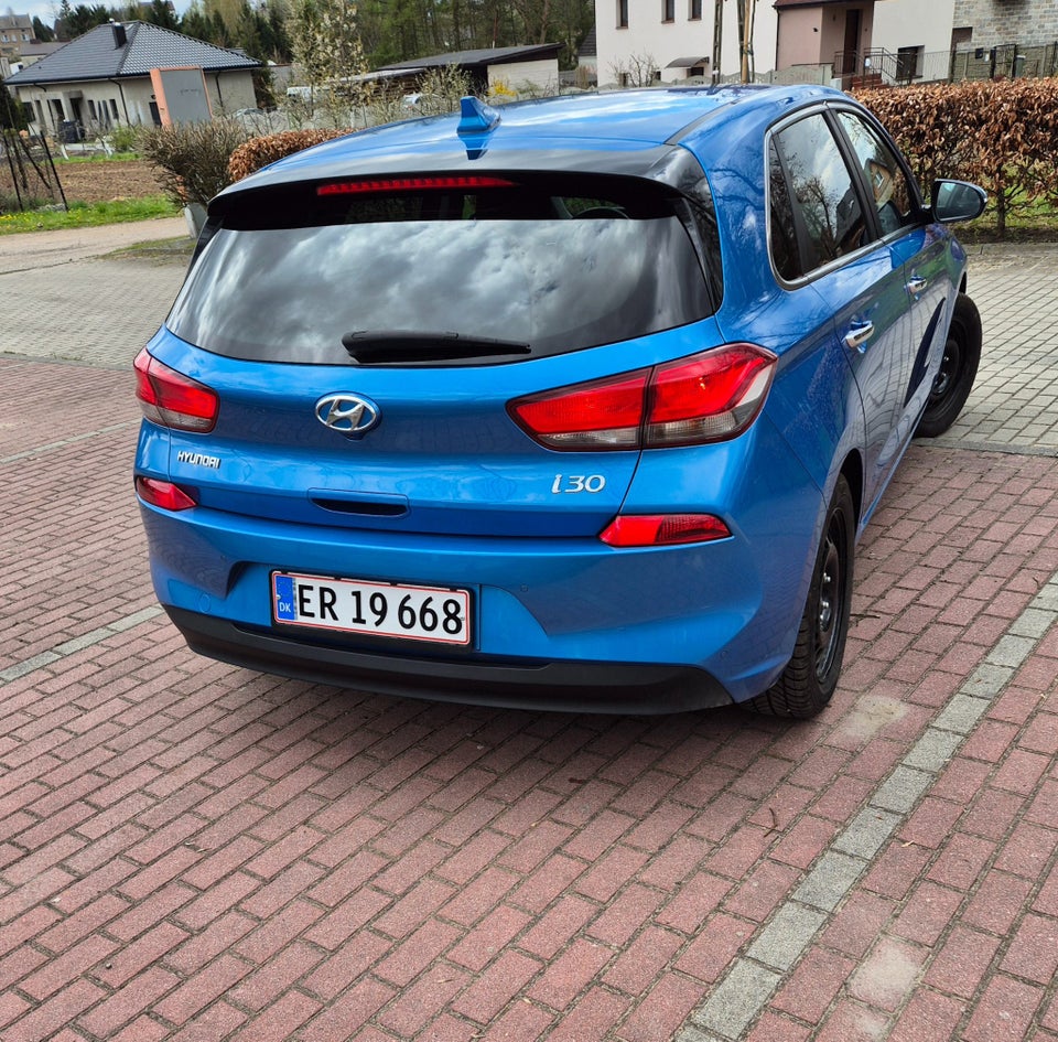 Hyundai i30 1,6 CRDi 110 Premium DCT 5d